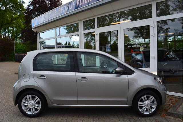 Volkswagen UP! 1.0 60PK High Up! | Cruise | PDC | MF-Stuur | Camera | Orig. NL | NAP |