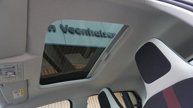 Volkswagen UP! 1.0 60pk 5Drs Colour Up! Pano.Dak 17inch LM Beats A-Camera CLima Stoelverwarming *Uniek* 17348km!