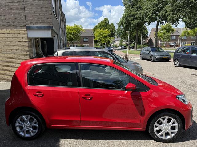 Volkswagen UP! 1.0 BMT up! beats / Airco/ Bluetooth/ Stoelverwarming/ Elektrisch ramen/ LED/ LMV
