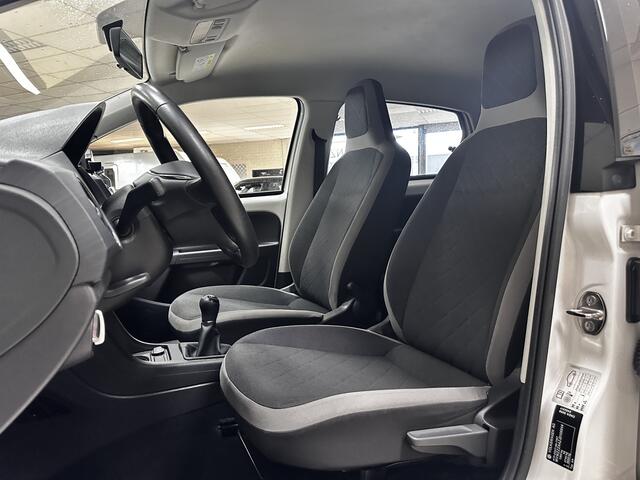 Volkswagen UP! 1.0 TSI BMT cross up! 90 PK!/ 16'' LMV/ Maps + More/ Stoelverw./ Dakrails/ Airco/ Elek. pakket/ Isofix/ Bluetooth/ Multi. LEDER. Stuur/ Mistl./ Extra getint glas/ LED Dagrijverl.