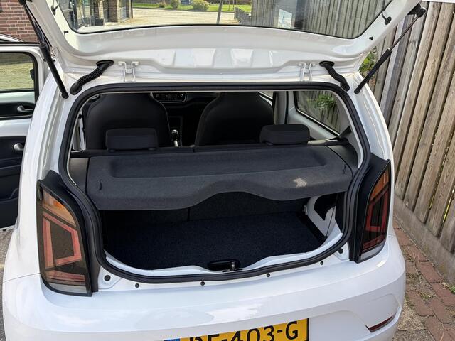 Volkswagen UP! 1.0 BMT move up! Airco, Bluetooth. Mooie auto!