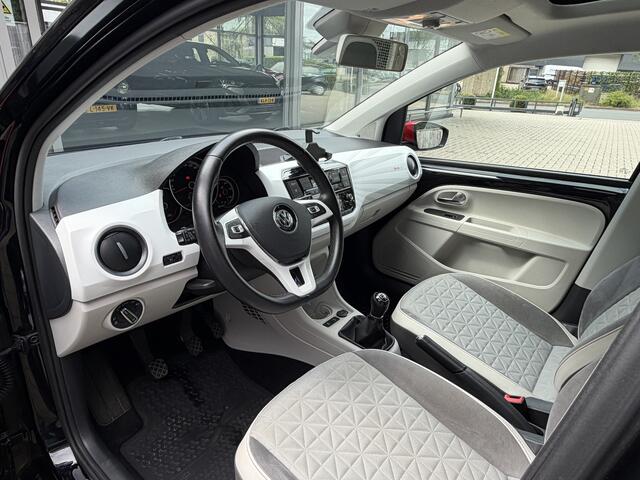 Volkswagen UP! 1.0 TSI 90PK *!* BEATS *!* PANODAK/ CRUISE/ CAMERA/ NAVI/ STOELVERWARMING *!*