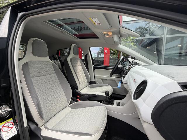 Volkswagen UP! 1.0 TSI 90PK *!* BEATS *!* PANODAK/ CRUISE/ CAMERA/ NAVI/ STOELVERWARMING *!*