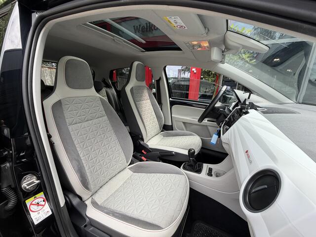 Volkswagen UP! 1.0 TSI 90PK *!* BEATS *!* PANODAK/ CRUISE/ CAMERA/ NAVI/ STOELVERWARMING *!*