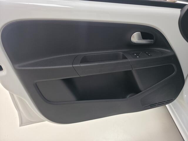 Volkswagen UP! 1.0 | onlangs beurt | nw remwerk | ac | oh.boekje | BT | lane