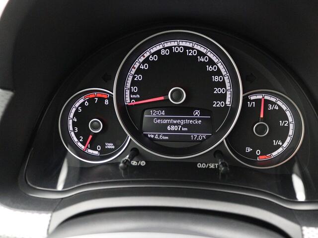 Volkswagen UP! 1.0 | Airconditioning | Camera achter | Parkeersensoren achter | Lichtmetalen velgen |