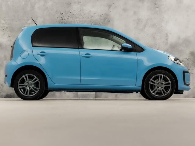 Volkswagen UP! 1.0 BMT Sport up! (AIRCO, CRUISE, PARKEERSENSOREN, GETINT GLAS, SPORTSTOELEN, LM VELGEN, NIEUWSTAAT)