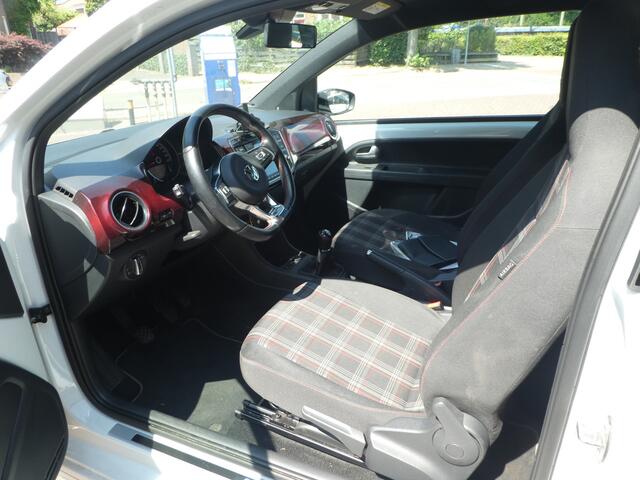 Volkswagen UP! 1.0 TSI GTI 116PK Climatronic, Stoelverwarming, 17" Lichtmetaal