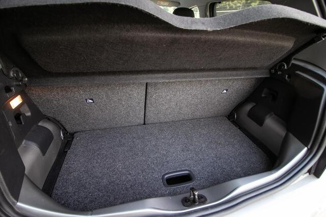 Volkswagen UP! 1.0 BMT high up Automaat | Cruise | PDC | DAB | LMV |