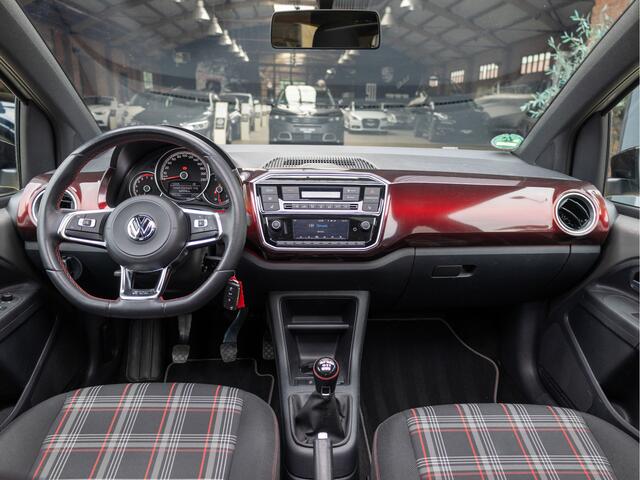 Volkswagen UP! 1.0 TSI GTI *Pano | Clima | Stoelverwarming | Camera | Sensoren | 17" | LED*