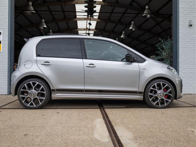 Volkswagen UP! 1.0 TSI GTI *Pano | Clima | Stoelverwarming | Camera | Sensoren | 17" | LED*