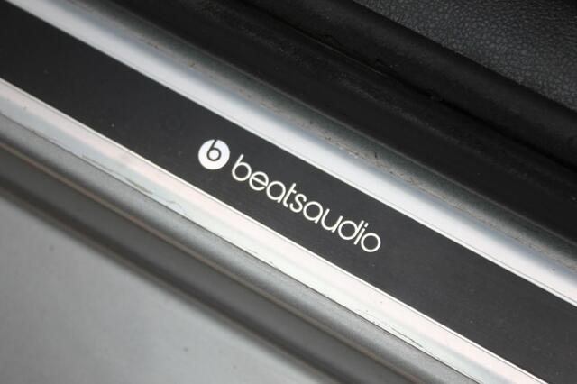Volkswagen UP! 1.0 BMT UP! BEATS / Schuifdak / Camera / Rijklaar! / APK / Bluetooth