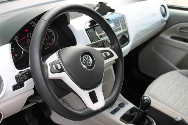 Volkswagen UP! 1.0 BMT UP! BEATS / Schuifdak / Camera / Rijklaar! / APK / Bluetooth