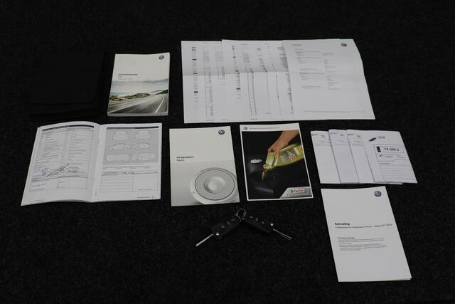 Volkswagen UP! 1.0 BMT move up! 2017 NAP | Airco | Camera | Cruise control | Bluetooth | PDC | Centrale vergrendeling | Goed onderhouden | Elektrische ramen + spiegels |