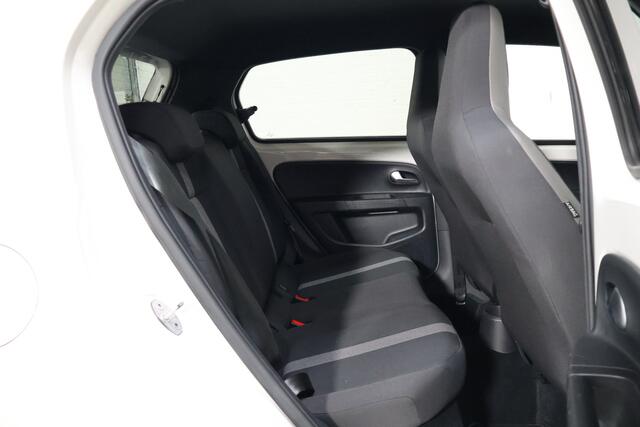 Volkswagen UP! 1.0 TSI high up! | Cruise | Camera | Dab | Stoelverwarming