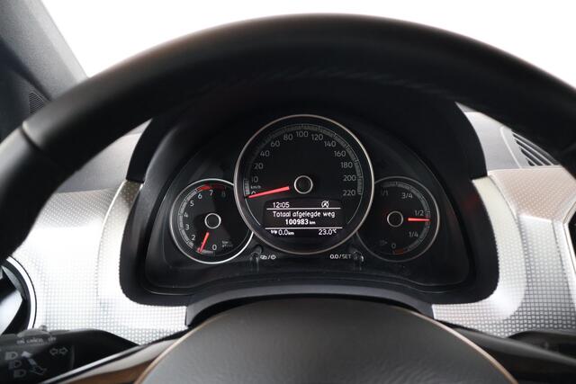 Volkswagen UP! 1.0 TSI high up! | Cruise | Camera | Dab | Stoelverwarming