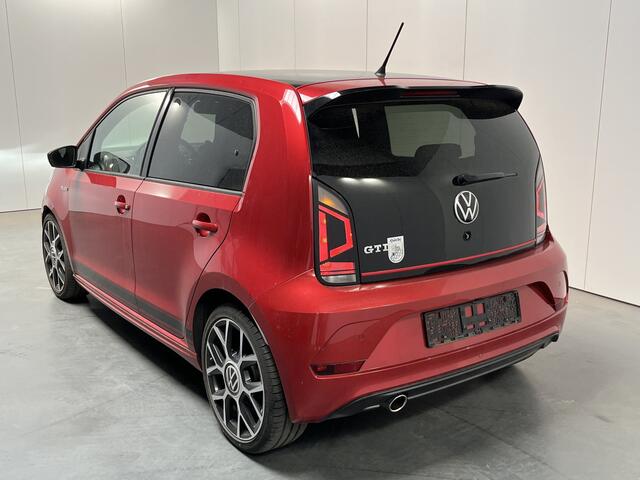 Volkswagen UP! 1.0 TSI GTI / CRUISE/ PARKEERSENSOREN + CAMERA/ STOELVERWARMING/ BEATS AUDIO/ BLUETOOTH/ DAB/ CLIMA/ 17'' LMV