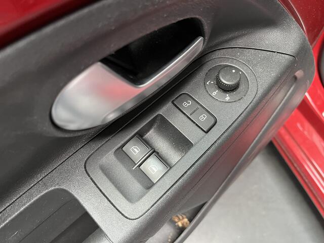 Volkswagen UP! 1.0 TSI GTI / CRUISE/ PARKEERSENSOREN + CAMERA/ STOELVERWARMING/ BEATS AUDIO/ BLUETOOTH/ DAB/ CLIMA/ 17'' LMV
