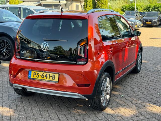 Volkswagen UP! 1.0 BMT cross up! / NL Auto! / 1e Eign. / Camera / Navi. by App / 16'' / Getint glas / Stoelverwarming / DAB / Cruise Control / Climate Control