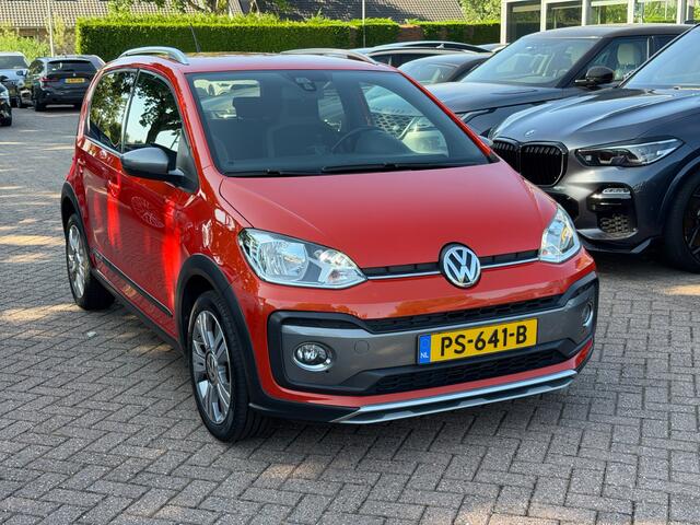 Volkswagen UP! 1.0 BMT cross up! / NL Auto! / 1e Eign. / Camera / Navi. by App / 16'' / Getint glas / Stoelverwarming / DAB / Cruise Control / Climate Control