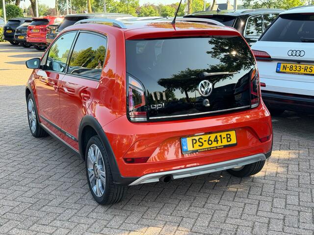 Volkswagen UP! 1.0 BMT cross up! / NL Auto! / 1e Eign. / Camera / Navi. by App / 16'' / Getint glas / Stoelverwarming / DAB / Cruise Control / Climate Control
