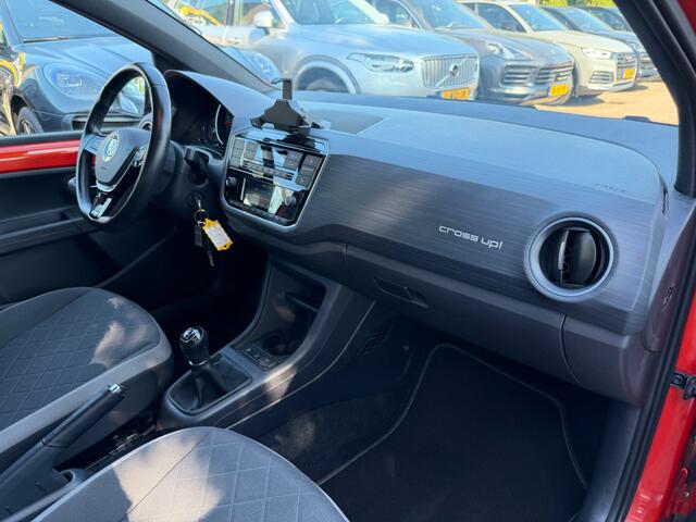 Volkswagen UP! 1.0 BMT cross up! / NL Auto! / 1e Eign. / Camera / Navi. by App / 16'' / Getint glas / Stoelverwarming / DAB / Cruise Control / Climate Control