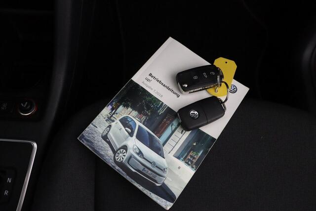 Volkswagen UP! 1.0 BMT high up! |DOH|1e eigenaar|Cruise|Stoelverwarming|camera|5drs.