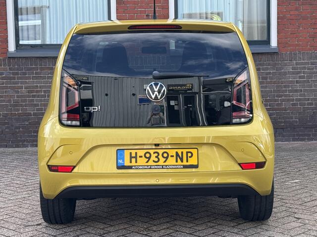 Volkswagen UP! 1.0 R-Line | UNIEKE AUTO | ORIG NL. | CAMERA | CRUISE | DAB | PDC |