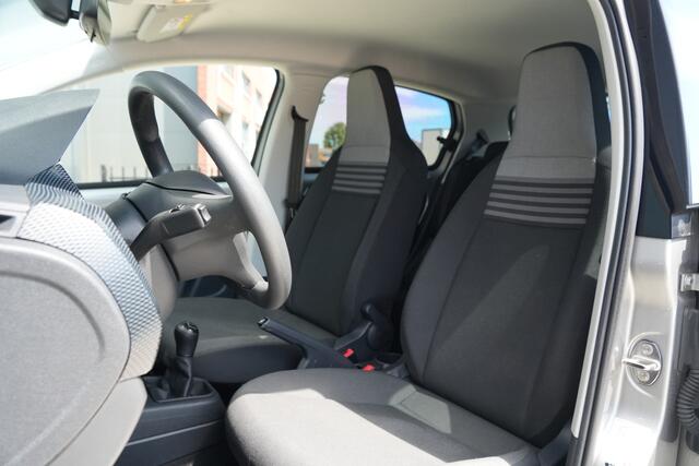 Volkswagen UP! 1.0 - Cruise - Camera - PDC - Bluetooth - DAB - Auto Clima - Rijklaar