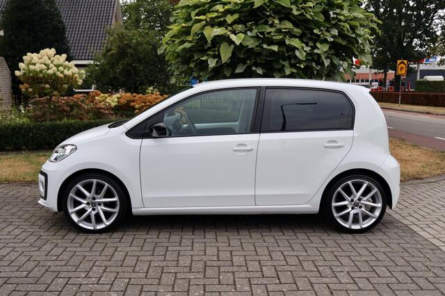 Volkswagen UP! 1.0 (65pk) Airco/Lane assist/DAB/17 Inch/Stoelverwarming