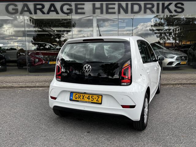 Volkswagen UP! 1.0 | Airco | CC | Camera | Stoelverwarming | Navi via App | DAB+ |