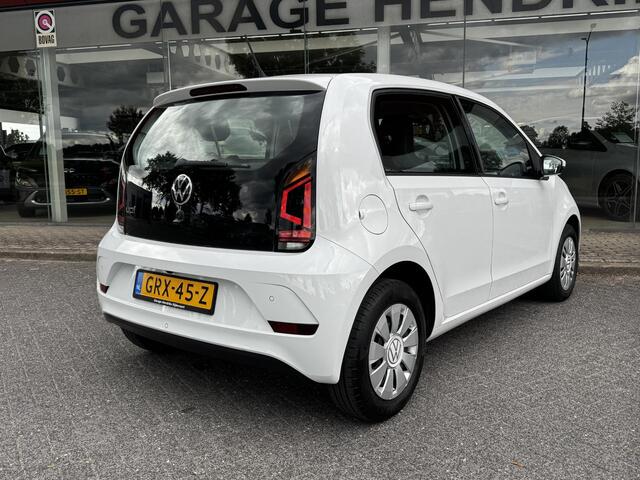 Volkswagen UP! 1.0 | Airco | CC | Camera | Stoelverwarming | Navi via App | DAB+ |