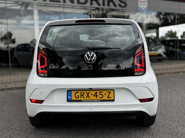 Volkswagen UP! 1.0 | Airco | CC | Camera | Stoelverwarming | Navi via App | DAB+ |