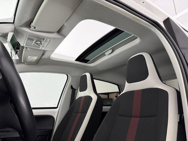 Volkswagen UP! Up 1.0 BMT high | Pano | Airco | Cruise | Carplay | Parkeersensoren
