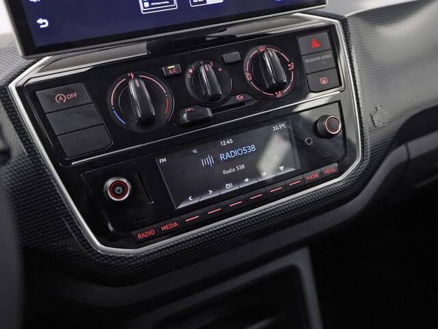 Volkswagen UP! 1.0 BMT Sport up! (NAVIGATIE, APPLE CARPLAY, GETINT GLAS, SPORTSTOELEN, ELEK RAMEN, NIEUWE APK)