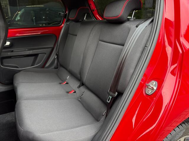 Volkswagen UP! 1.0 SPORT Panorama, Cruise, 16Inch, Beats Audio