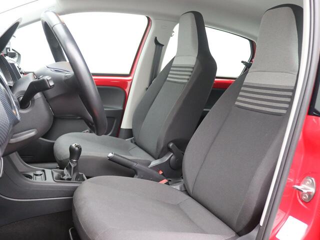 Volkswagen UP! 1.0 60PK Airco, Cruise Control, Achteruitrijcamera, Parkeersensoren achter, DAB+ Radio, Stoelverwarming