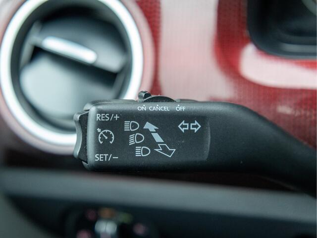 Volkswagen UP! 1.0 TSI GTI *Beats | Cruise | Clima | Stoelverwarming | Camera | Sensoren | 15" | LED*