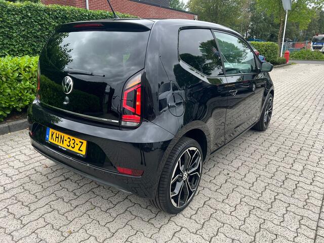 Volkswagen UP! 1.0 airco, cruise, multistuur, elek ramen