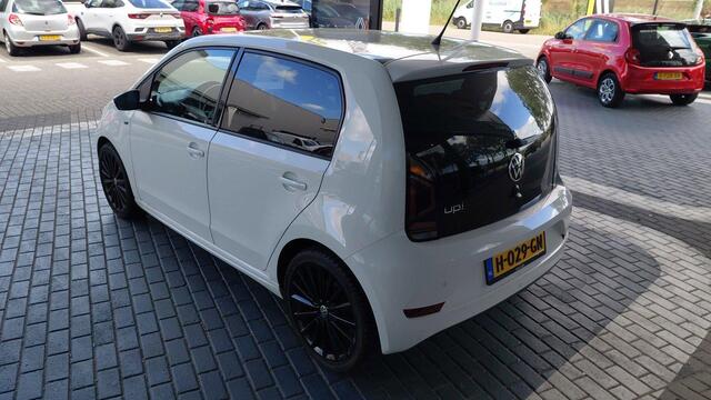 Volkswagen UP! 1.0 R-Line | AIRCO | PDC+CAMERA | 17" INCH | BLUETOOTH |