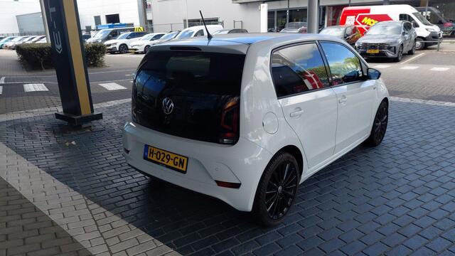 Volkswagen UP! 1.0 R-Line | AIRCO | PDC+CAMERA | 17" INCH | BLUETOOTH |