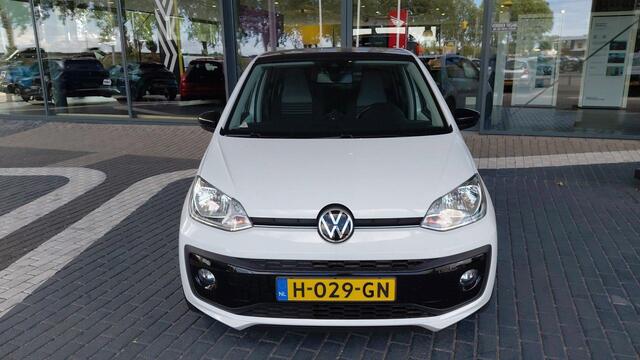 Volkswagen UP! 1.0 R-Line | AIRCO | PDC+CAMERA | 17" INCH | BLUETOOTH |