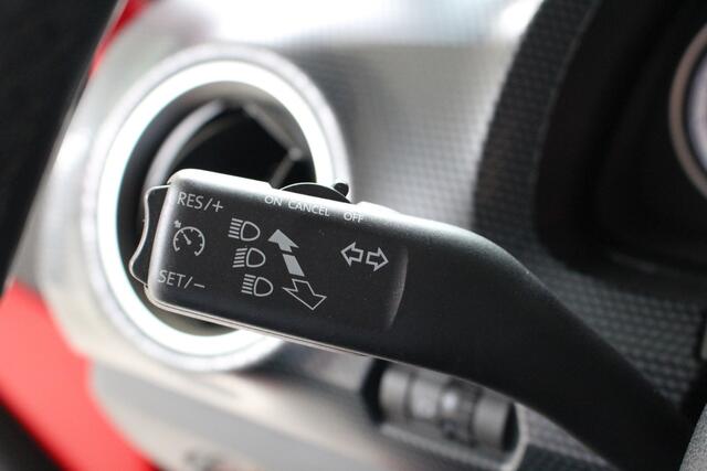 Volkswagen UP! 1.0 BMT move up! AUTOMAAT Airco | Parkeersensoren | Cruise Control