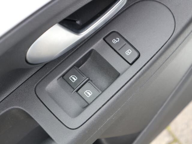 Volkswagen UP! 1.0 EXECUTIVE CLIMA CAMERA CRUISE CONTROL NL AUTO