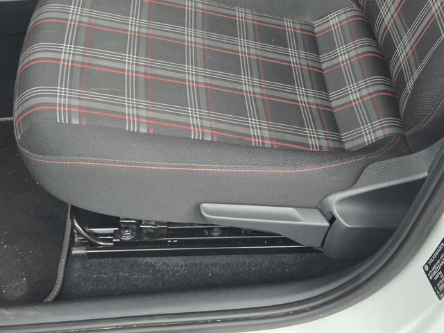 Volkswagen UP! 1.0 TSI GTI | Panoramadak | Beats Audio | Climate Control | Stoelverwarming |