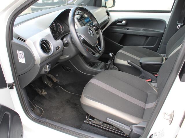 Volkswagen UP! 1.0 TSI BMT high up! | PANORAMSICH SCHUIFDAK | STOELVERWARMING | BEATS |