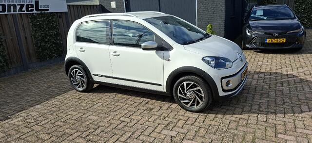 Volkswagen UP! CROSS 1.0 high up! BlueMotion NAVIGATIE
