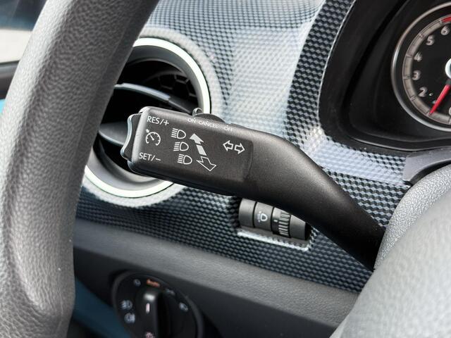 Volkswagen UP! 1.0 BMT High Up! 75PK - AUTOMAAT - 43.000 KM - CRUISE CONTROL - AIRCO - DAB - PARKEERSENSOREN - ELEKTRISCHE RAMEN - LM VELGEN