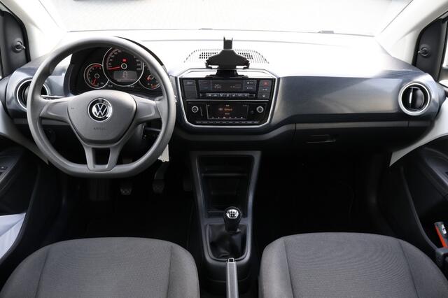 Volkswagen UP! 1.0 / Climatronic / Camera / PDC / DAB / Cruise control / Gecoat glas