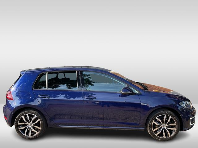 Volkswagen e-Golf e-Golf | warmtepomp | lichtmetalen wielen | virtual cockpit |